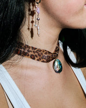 Load image into Gallery viewer, Dolly Shoelace Necklace in Abalone