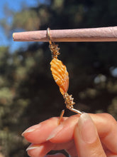Load image into Gallery viewer, Hawaiian Sunrise Shell J Holder - Toasted Jewelry