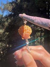 Load image into Gallery viewer, Hawaiian Sunrise Shell J Holder - Toasted Jewelry