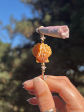 Load image into Gallery viewer, Hawaiian Sunrise Shell J Holder - Toasted Jewelry