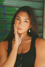 Load image into Gallery viewer, Cassie Huggies Nixie Blue Pearl