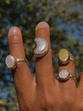 Load image into Gallery viewer, Iridescent Green Oval Pearl Floral Band - Toasted Jewelry