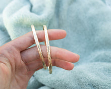 Load image into Gallery viewer, Floral Bangle