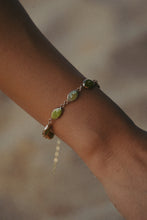Load image into Gallery viewer, Kiki Green Pearl Bracelet
