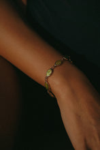 Load image into Gallery viewer, Kiki Green Pearl Bracelet
