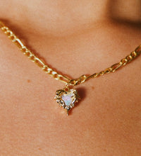 Load image into Gallery viewer, Illicit Pearl Heart Figaro Necklace
