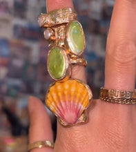 Load image into Gallery viewer, Sunrise Shell Floral Band Ring - Toasted Jewelry
