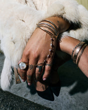 Load image into Gallery viewer, Nala Donna Hand Chain
