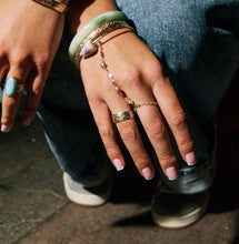 Load image into Gallery viewer, Nala Donna Hand Chain
