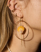 Load image into Gallery viewer, Sunrise Shell Momi Hoops
