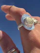 Load image into Gallery viewer, Paradisus Green Pearl Ring
