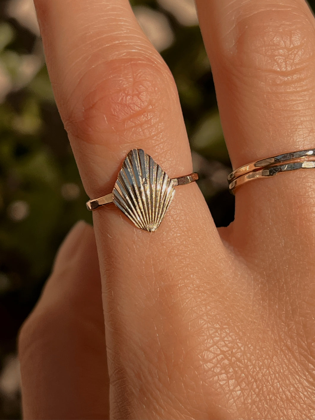 10k Yellow Gold Shell Ring