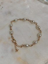 Load image into Gallery viewer, Vintage Trudy Pearl Bracelet

